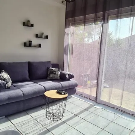 Proche Avec Jardin,place Parking. Apartment *