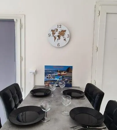 Proche Avec Jardin,place Parking. Apartment Elne